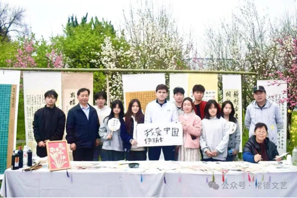 墨韵桃香 笔绘芳华，这场书法展书写了文化传承的春日篇章